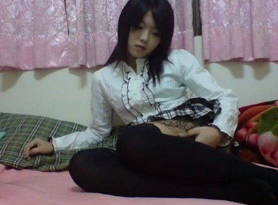 探秘日本女高中生卖淫业:只穿内裤上班