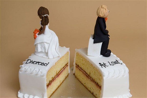 相比男性,女性更可能主动提出离婚