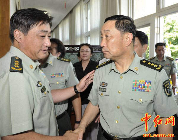 九三大阅兵总指挥,北京军区司令员宋普选上将(右)和武警部队司令员