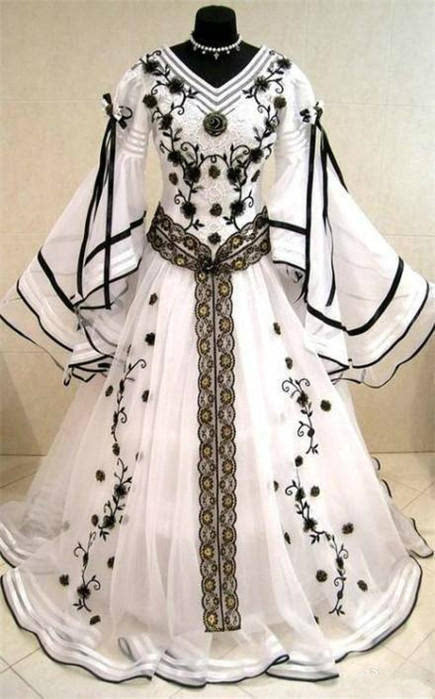 OG真人中世纪的新娘礼服 演绎不一样的美(图2)