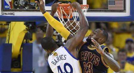 巴恩斯晒图回忆总决赛隔扣詹姆斯-搜狐