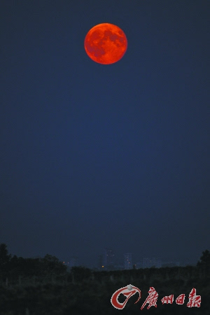 在西半球,今年9月27日夜晚至28日清晨,人们能够目睹一出"超级月亮