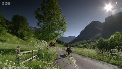 中国<em>双胞胎姐妹</em>被<em>挪威美国</em>两家庭收养 6年后重