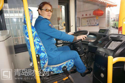 青岛公交万名公交驾驶员换新鞋提升安全感