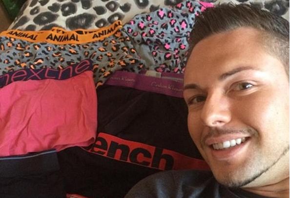 英国男子分手后得了<em>内裤</em>癖 天天要<em>穿新内裤</em>-搜