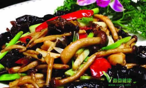 蟹味菇是菌类,过敏的孕妇不适宜食用,除此之外,蟹味菇和黑木耳,猪肝