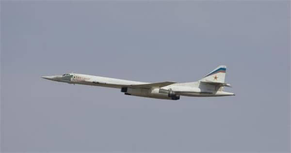美媒:俄重新生产图-160超音速轰炸机 扩大巡逻范围