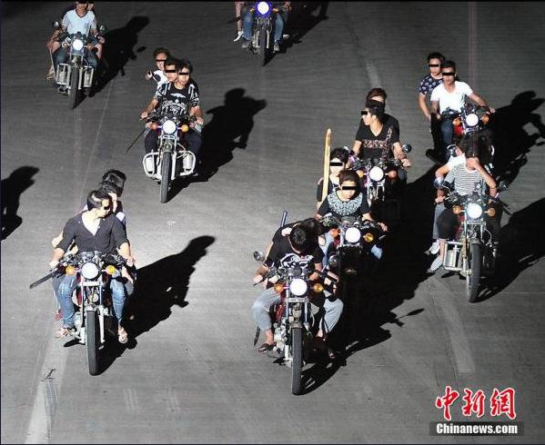 多名90后飙车砍人 寻刺激耍威风 作案手段凶残