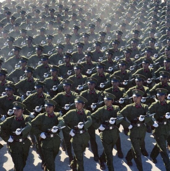 1984年中国三军大阅兵现经典场面 令人赞叹