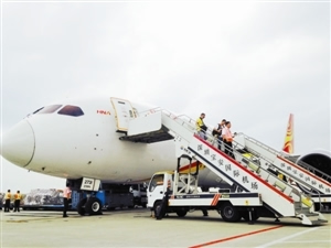 坐着787梦想飞机去北京-深圳机场(000089)-