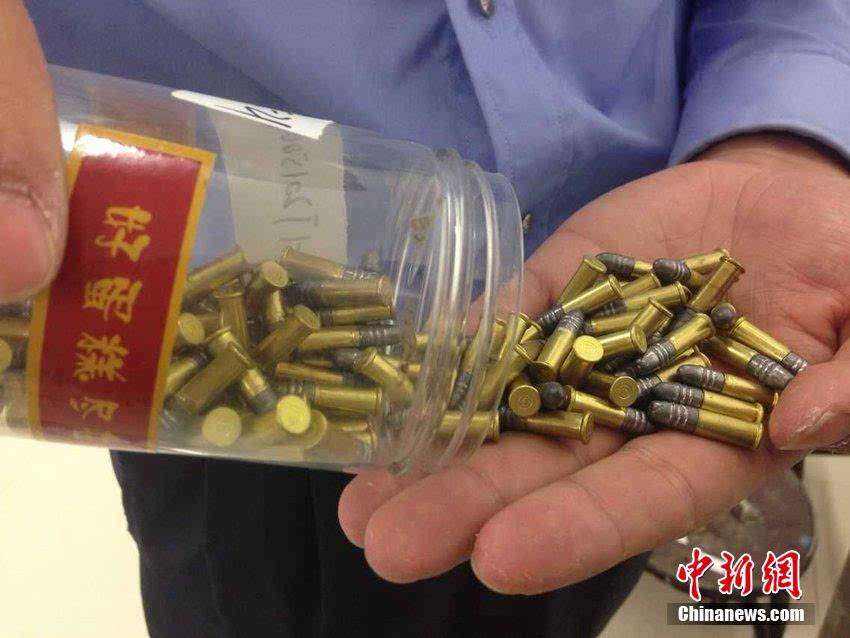 安徽蚌埠,蚌埠市五河县城破获一造枪团伙,22支枪,6000余发子弹被收缴
