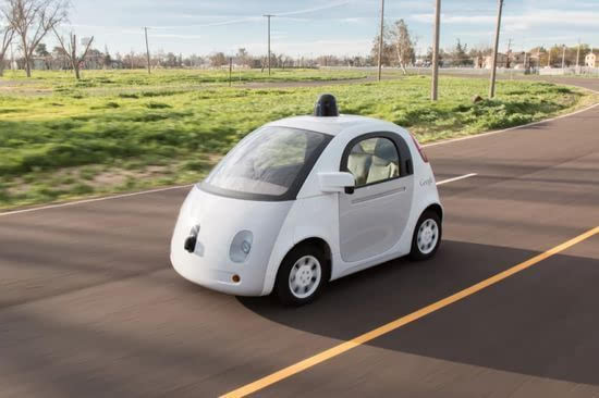 谷歌今夏测试全自动驾驶汽车:配备方向盘