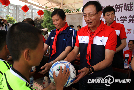 王宝山:校园足球缺少专业教练 陕西需要职业队