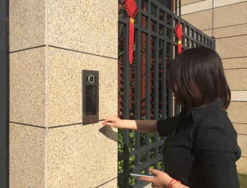 扬州一小区安装面部识别系统 业主进门要先刷