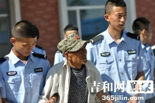 长春监狱警察系志愿者去光荣院慰问老顺ご杭嘤煜