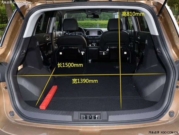 后备箱常规容积为450l,内部空间平坦,后排座椅完全放平后容积为1410