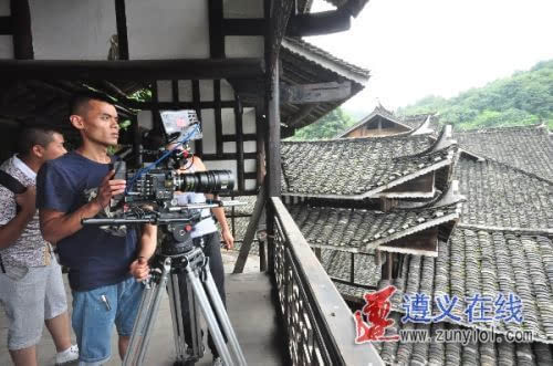 电视剧《十个连长一个班》在黔北记忆红色文化