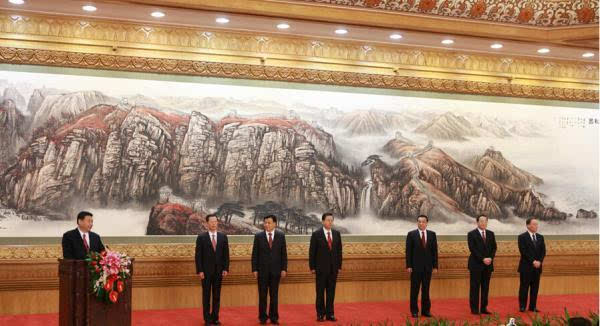 人民大会堂金色大厅中央位置更新画作《胡杨礼赞》
