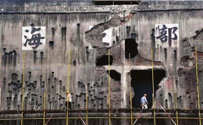 上海四行仓库西墙弹痕显露 还原抗战岁月图