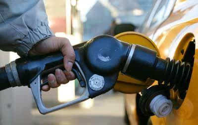 油价调整最新消息汽柴油价周三起每吨下调95