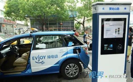 杭州首批电动汽车智能充电桩投入使用
