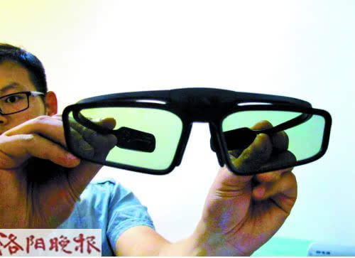 戴3D眼镜看电影 小心伤了孩子的眼