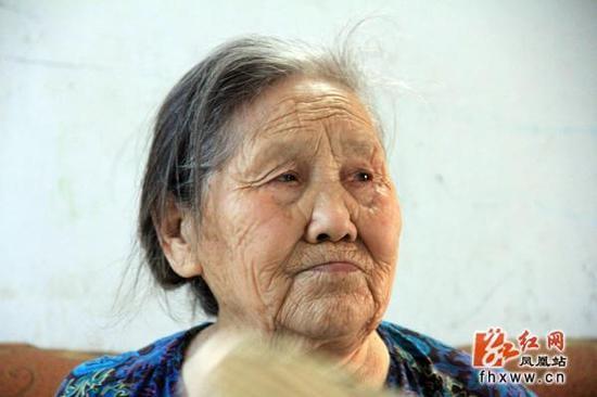 湖南第一寿星，面色红润6颗牙齿(122岁)