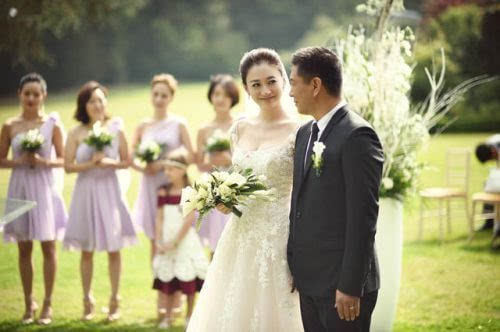 8月8日李小冉与长春老公补办婚礼 嫁给16年男