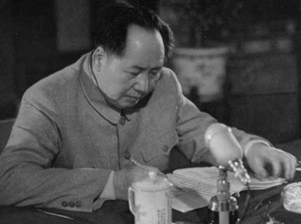毛泽东扶植红卫兵初衷:防止中国被和平演变-搜狐