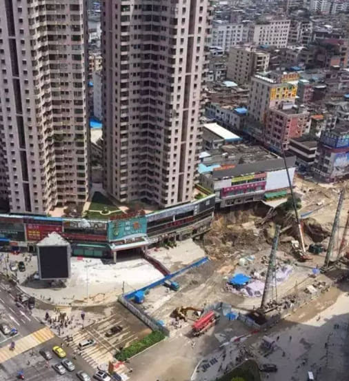 东莞常平城轨工地整体塌陷 千余住户紧急撤离