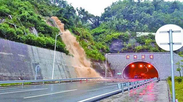 从莆田高速交警支队获悉,福邵高速(沈海复线)榜头段锦峰隧道出口处