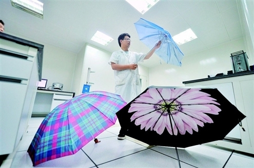 太阳伞面料重要 打伞姿势也很重要-搜狐