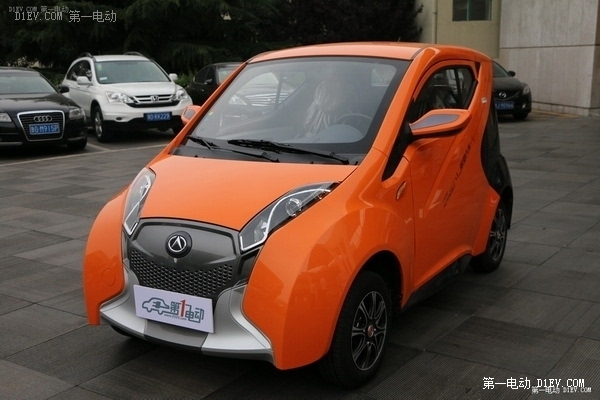 全线车款升级 2015山东新能源汽车展丽驰车型