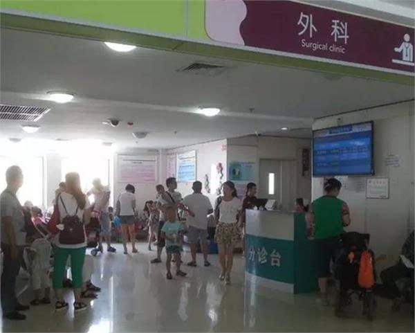 西安市儿童医院门诊外科又迎暑期看病小高峰