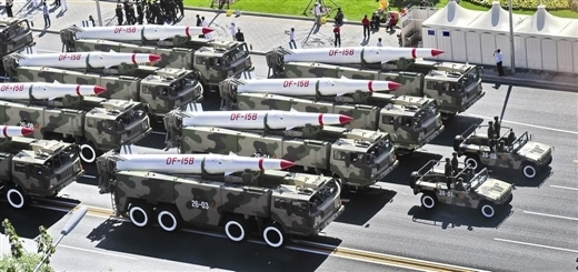 新华社北京8月22日电 (张选杰 李兵峰)导弹武器装备是历次阅兵中的