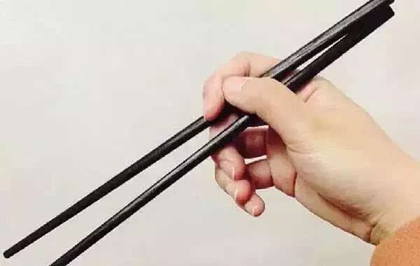87%人不会用筷子!筷子拿法测性格 神准!