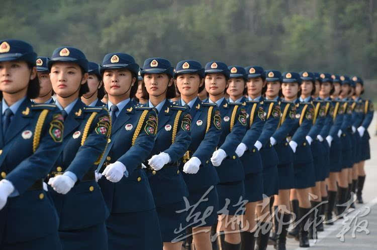 白求恩医疗方队:飒爽受阅女兵全部来自石家庄