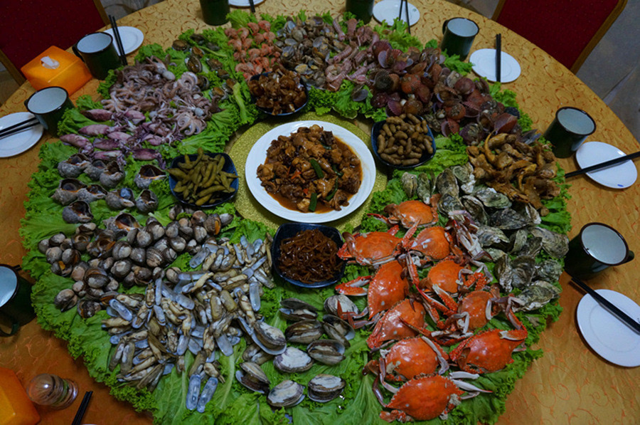 疯传的海鲜宴我们找到了 就在青岛 网友还送菜