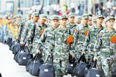 天津今年首批180名应征入伍新战士 启程赴军营