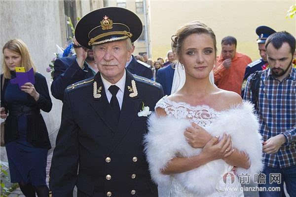 俄罗斯84岁演员娶24岁女生 完爆李坤城林靖恩