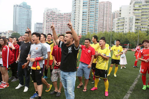 上海上港俱乐部首届球迷联赛开赛 傅欢现场开