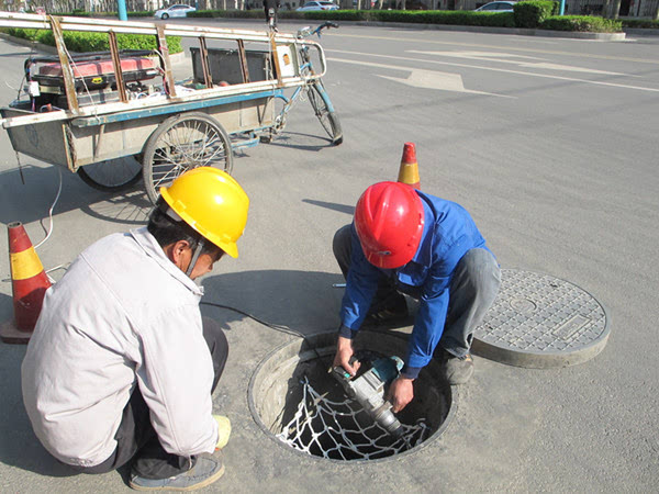 广饶今年为620个下水道检查井安装防坠网 防下水道伤人