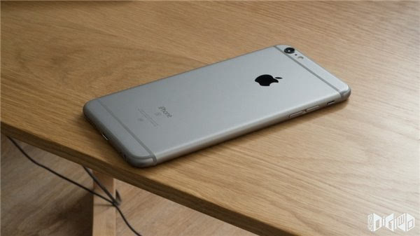 苹果iPhone6s正式开卖:网友晒深空灰开箱图赏