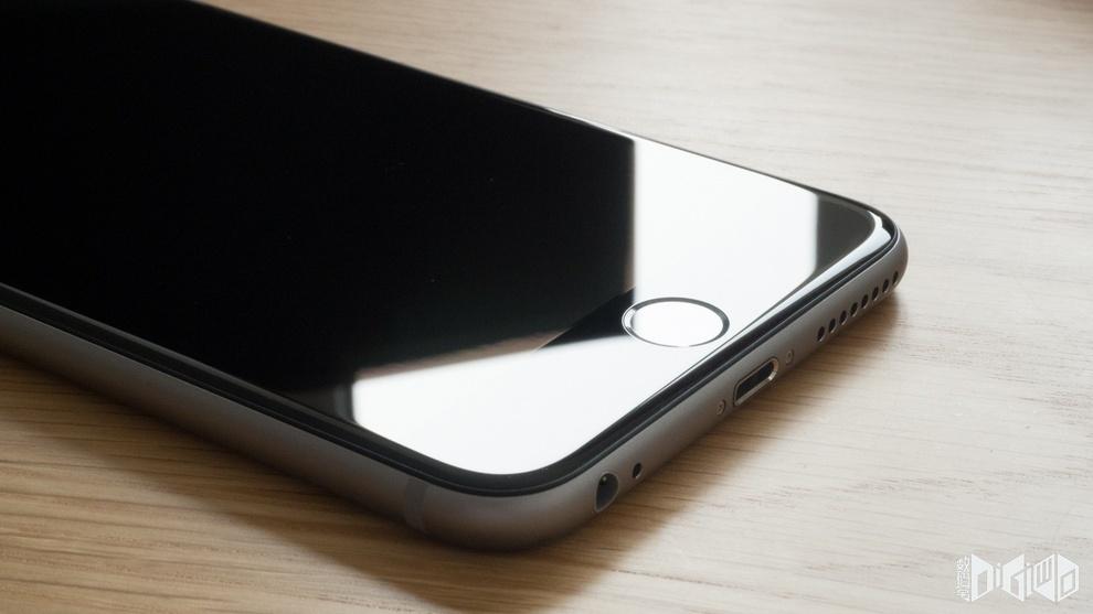 苹果iPhone6s正式开卖:网友晒深空灰开箱图赏