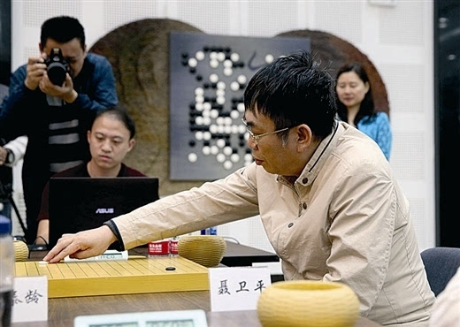 围棋棋王争霸赛10月12日在中国棋院开枰,特邀参赛的老将聂卫平九段负