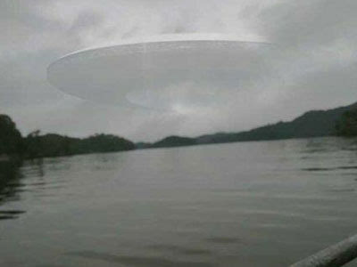 四川眉山云海奇观:ufo降临 气象局:是荚状云