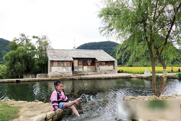 石板路,石头墙,石板瓦…走进西秀区大西桥鲍家屯村,透过斑驳的