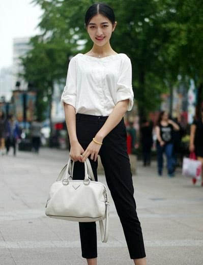 杭州美女时尚街拍 看她们的穿衣品味如何?