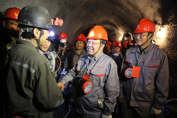 青海省总工会在西部矿业锡铁山开展慰问活动