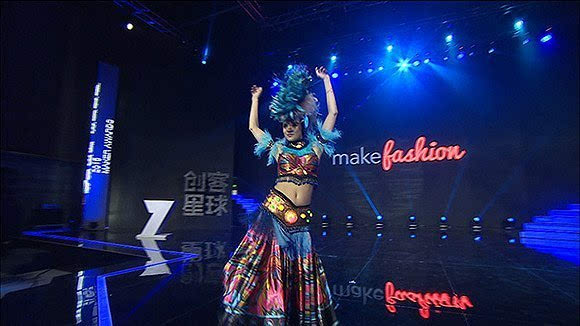 产品外,2015 星球盛典现场还呈现了两场科技秀,makefashion 时尚穿戴